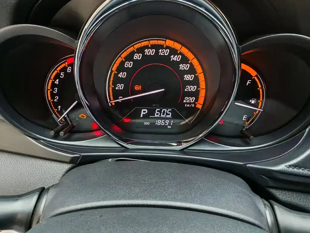 Toyota Yaris L 2022 — фото 11