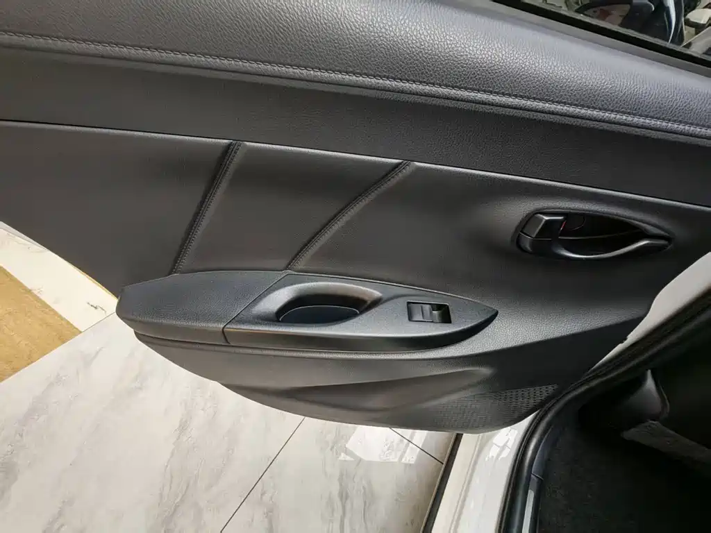 Toyota Yaris L 2022 — фото 20