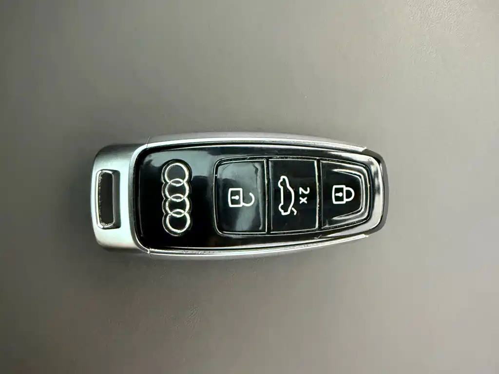 Audi A8 2024 — фото 27