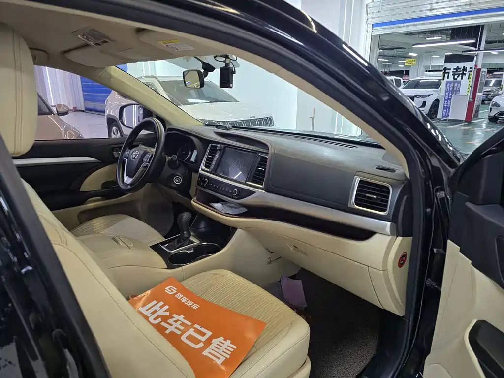 Toyota Highlander 2016 — фото 10