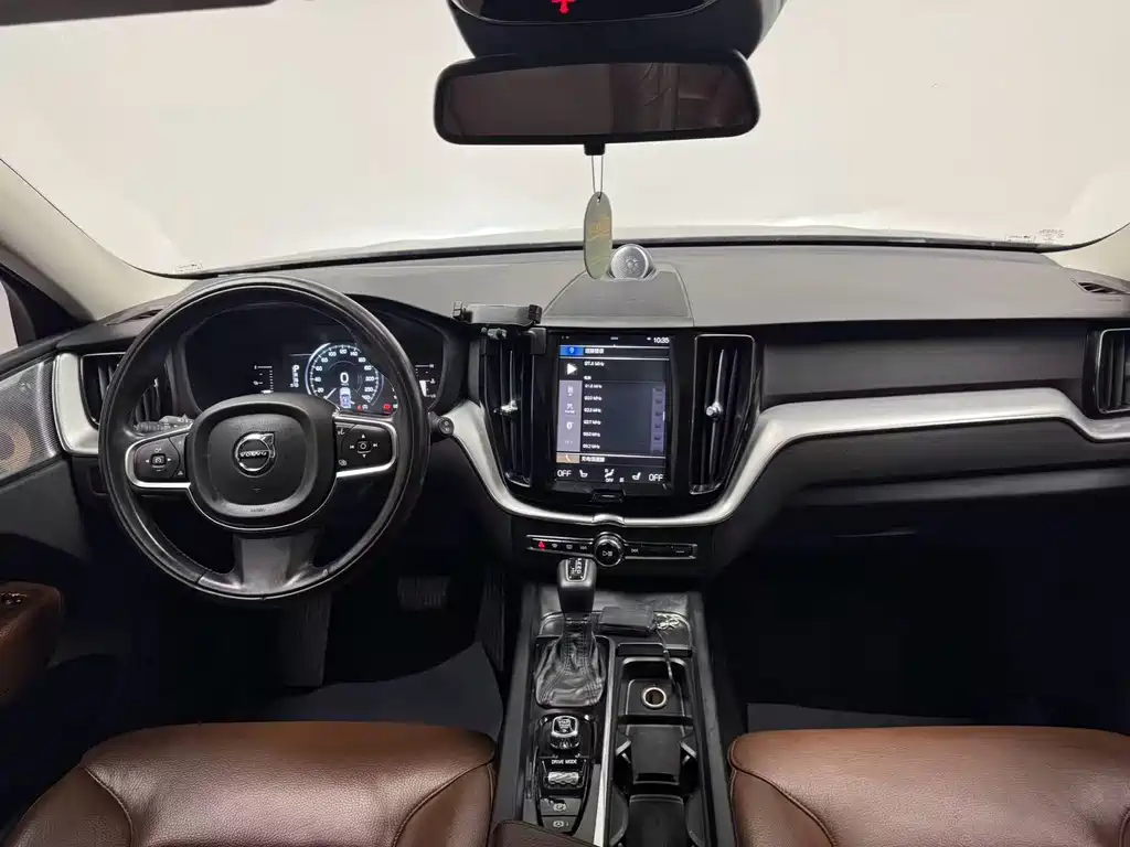 Volvo XC60 2018 — фото 14