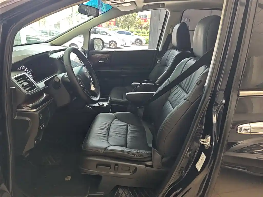 Honda Odyssey 2018 — фото 15