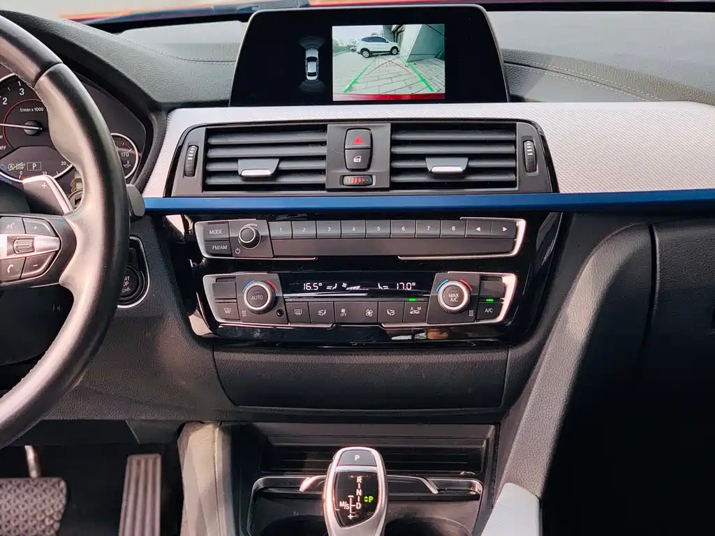 BMW 3 Series 2018 — фото 19
