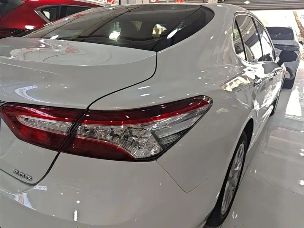 Toyota Camry 2019 — фото 8