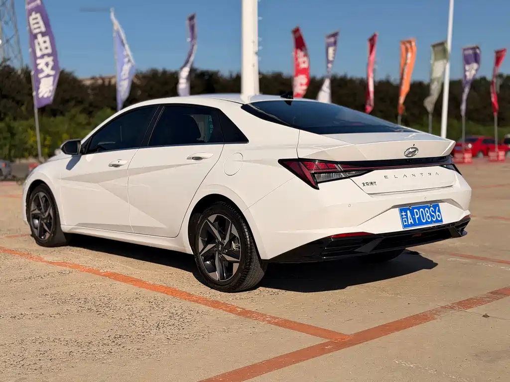 Hyundai Elantra 2022
