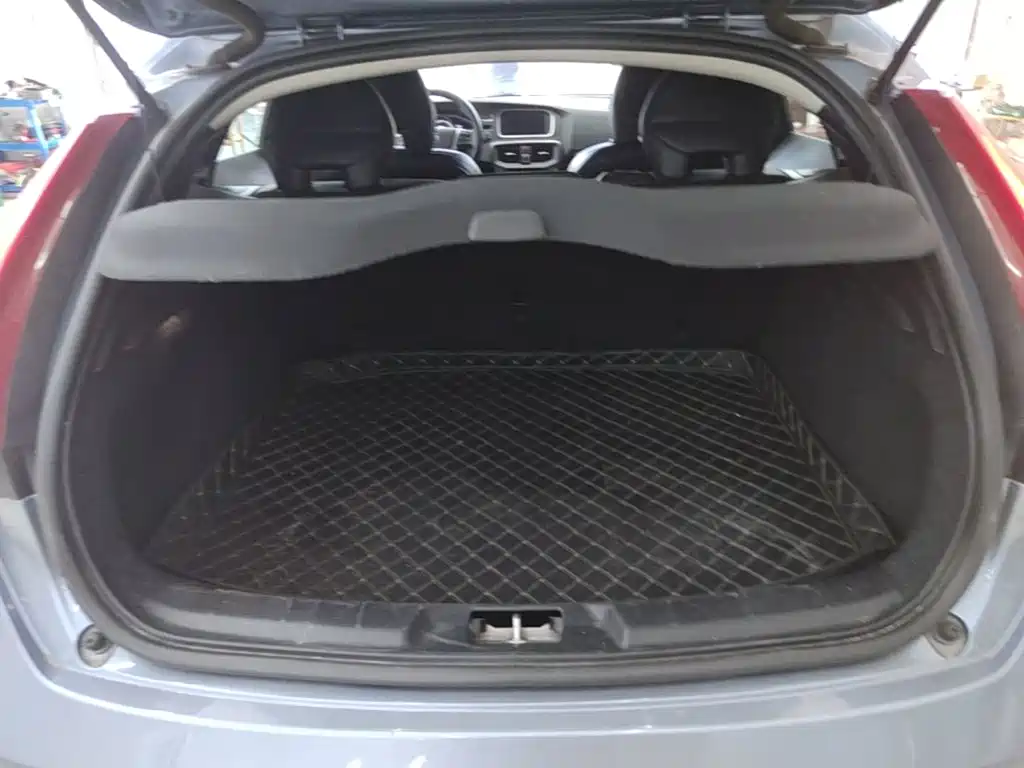 Volvo V40 2016 — фото 19
