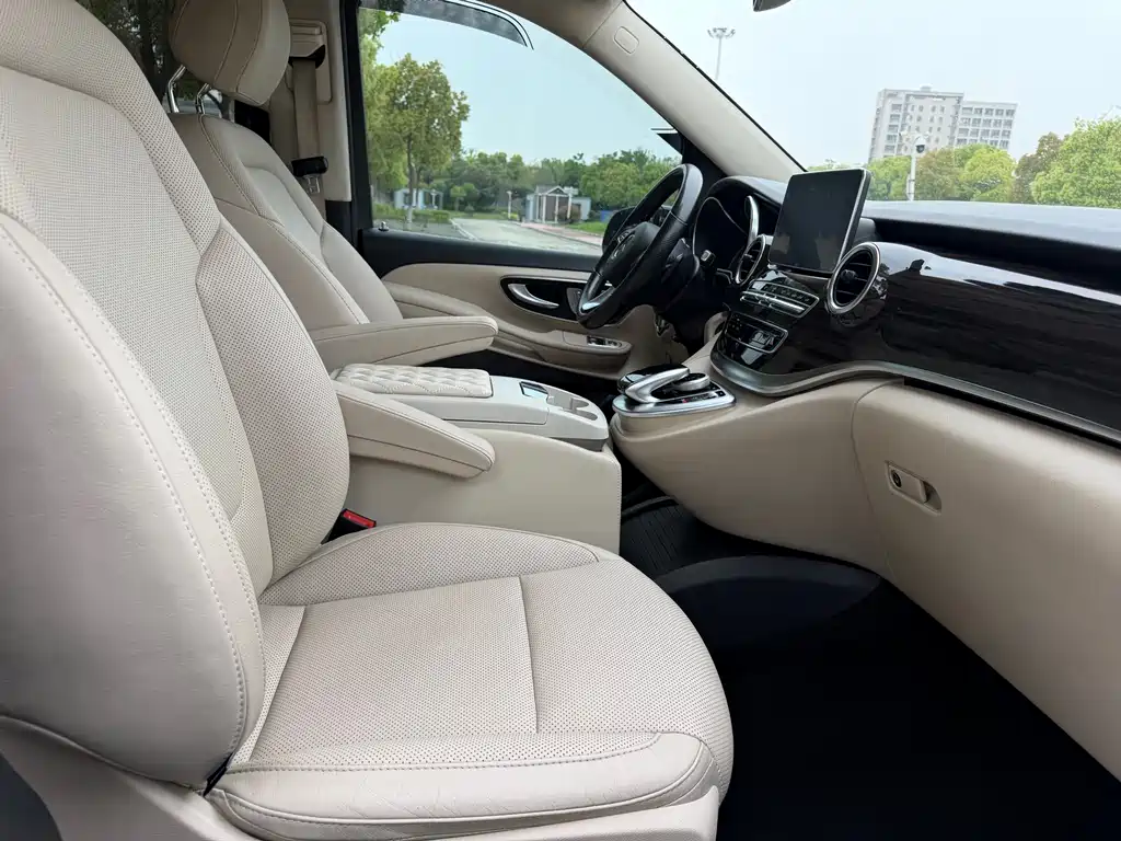 Mercedes-Benz V-Class 2019 — фото 13