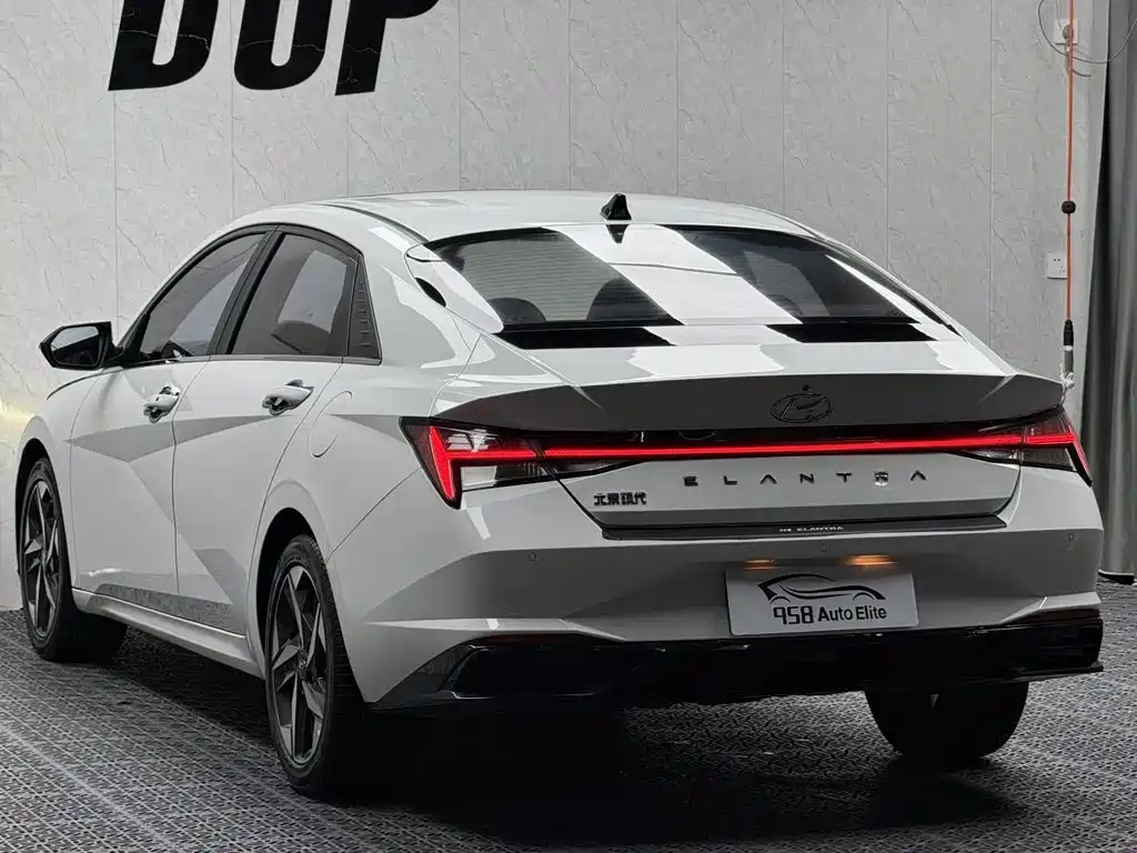 Hyundai Elantra 2022 — фото 10