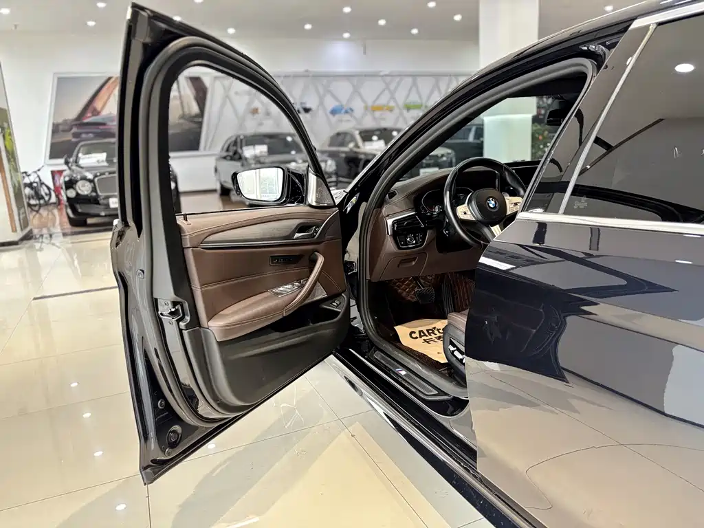 BMW 5 Series 2023 — фото 13