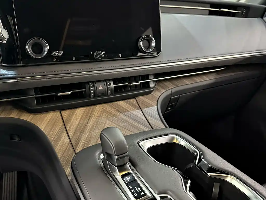 Lexus LM 2025 — фото 12