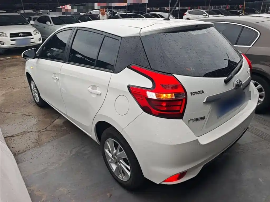 Toyota Yaris L 2019 — фото 5