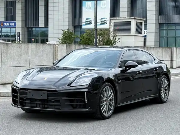 Porsche Panamera 2025