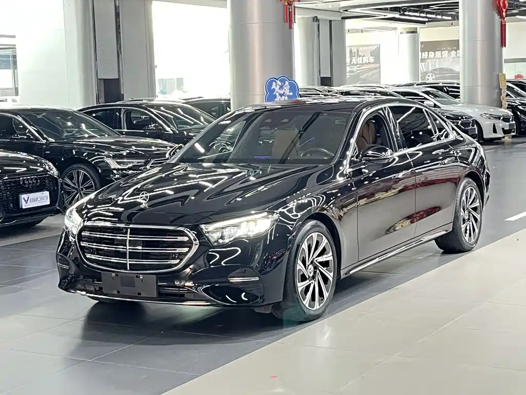 Mercedes-Benz E-Class 2024 — фото 1