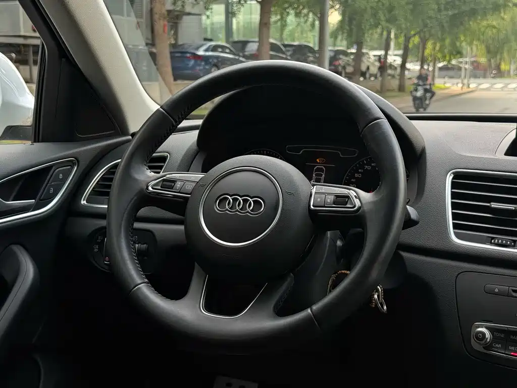 Audi Q3 2014