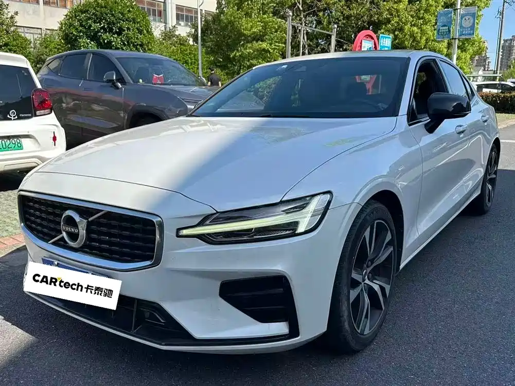 Volvo S60 2020 — фото 1