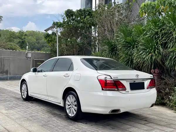 Toyota Crown 2012