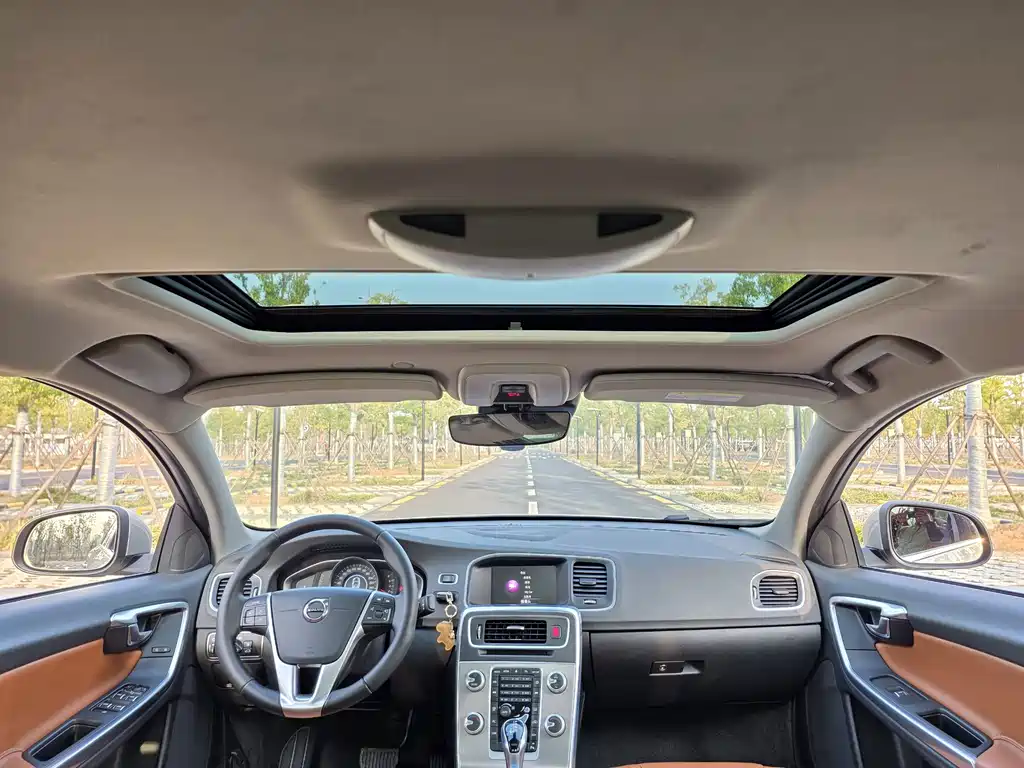 Volvo S60 2018 — фото 17