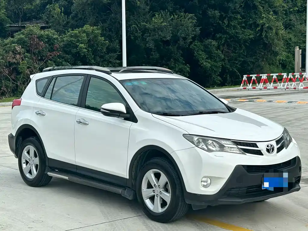 Toyota RAV4 2014 — фото 3