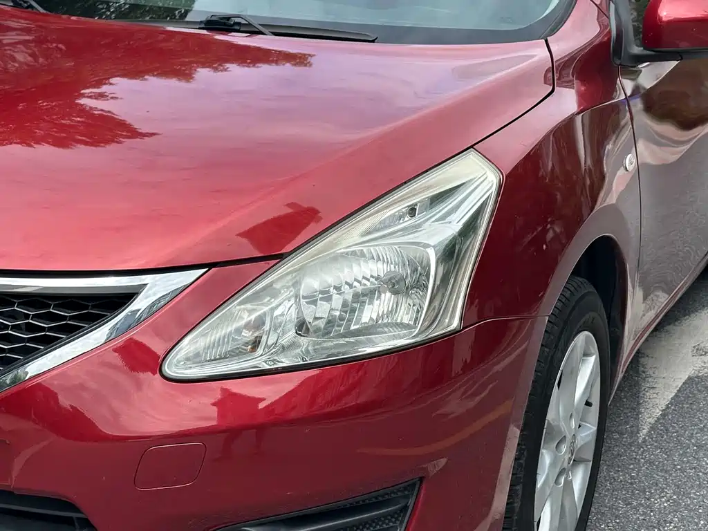 Nissan Tiida 2015 — фото 2