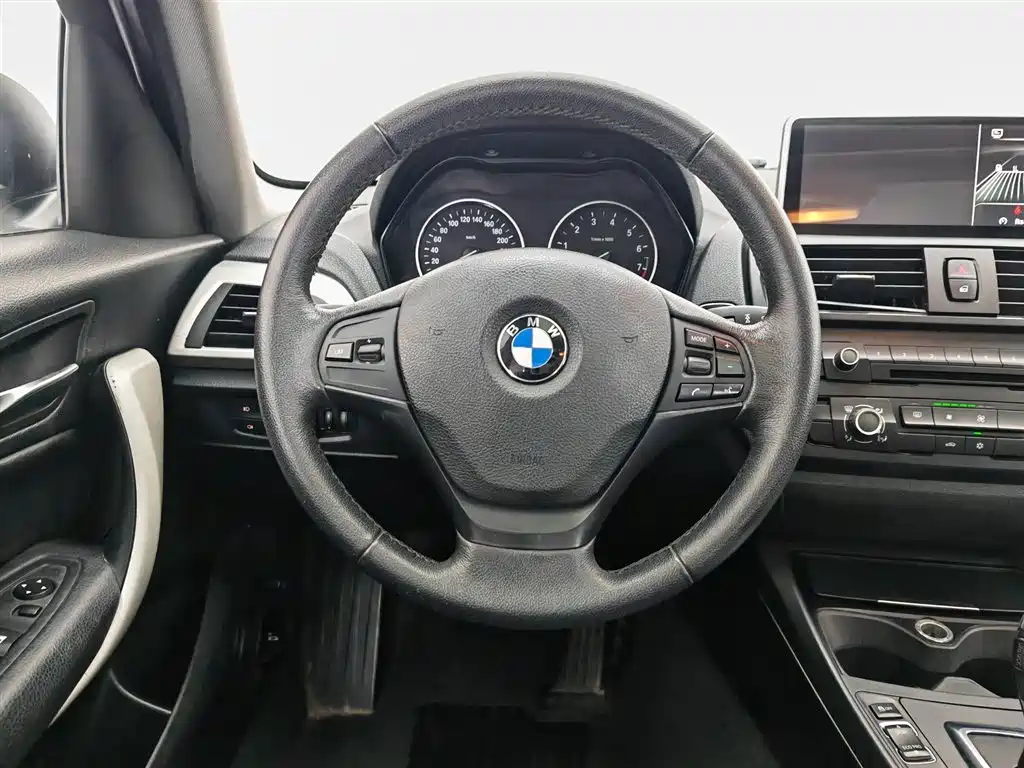 BMW 1 Series 2012 — фото 11