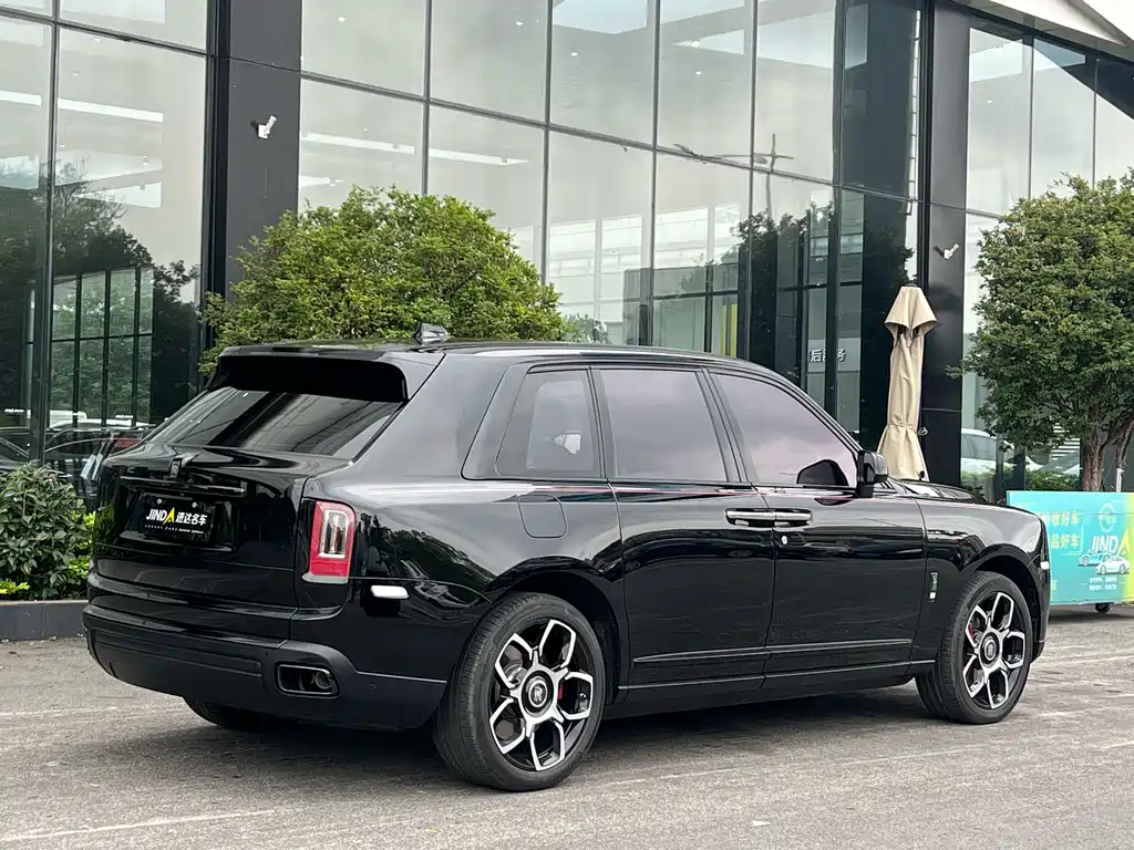 Rolls-Royce Cullinan 2023 — фото 12