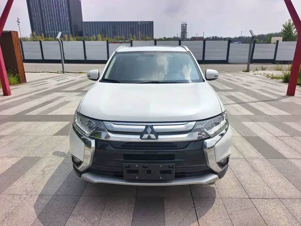 Mitsubishi Outlander 2017 — фото 10