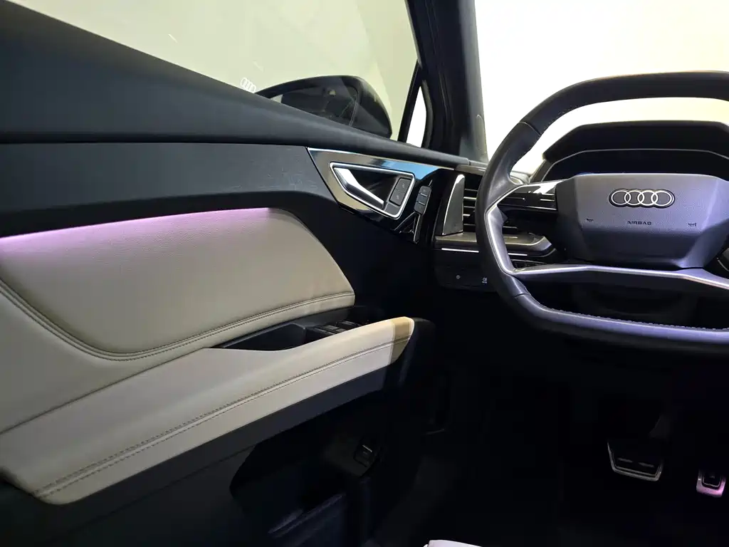Audi Q4 e-tron 2022 — фото 12