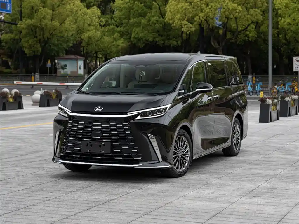 Lexus LM 2025