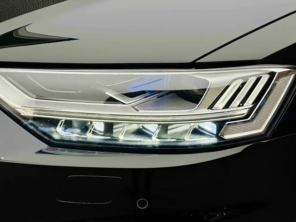 Audi A8 2019 — фото 17