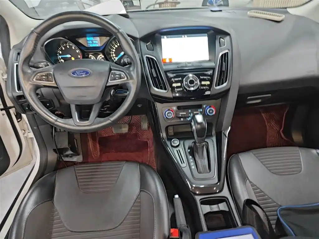 Ford Focus 2017 — фото 10