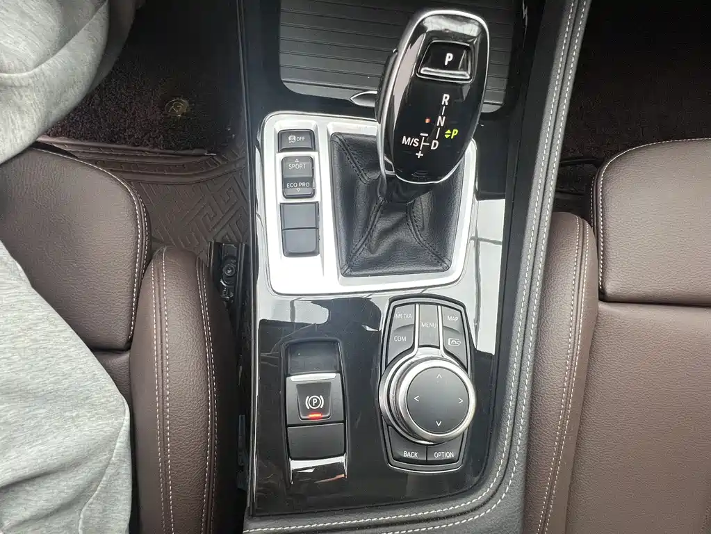 BMW 1 Series 2023 — фото 10
