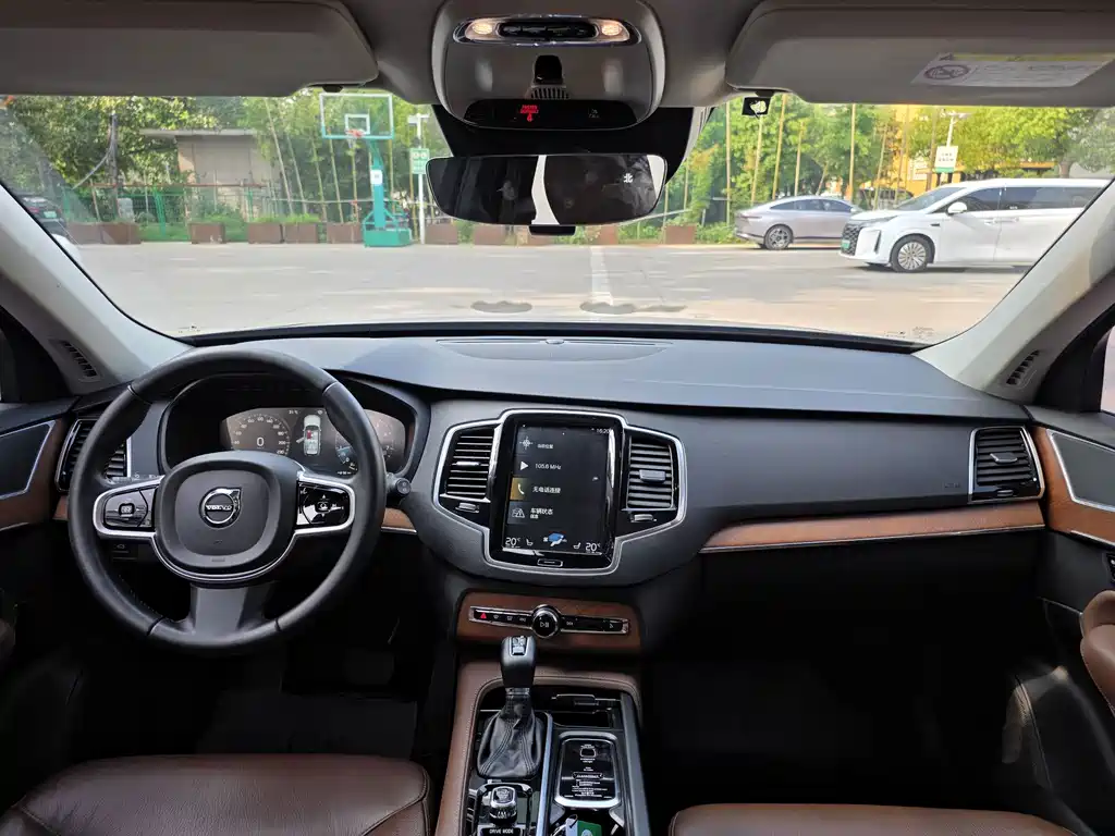 Volvo XC90 2019 — фото 13