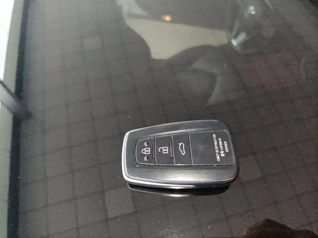 Toyota Camry 2018 — фото 18