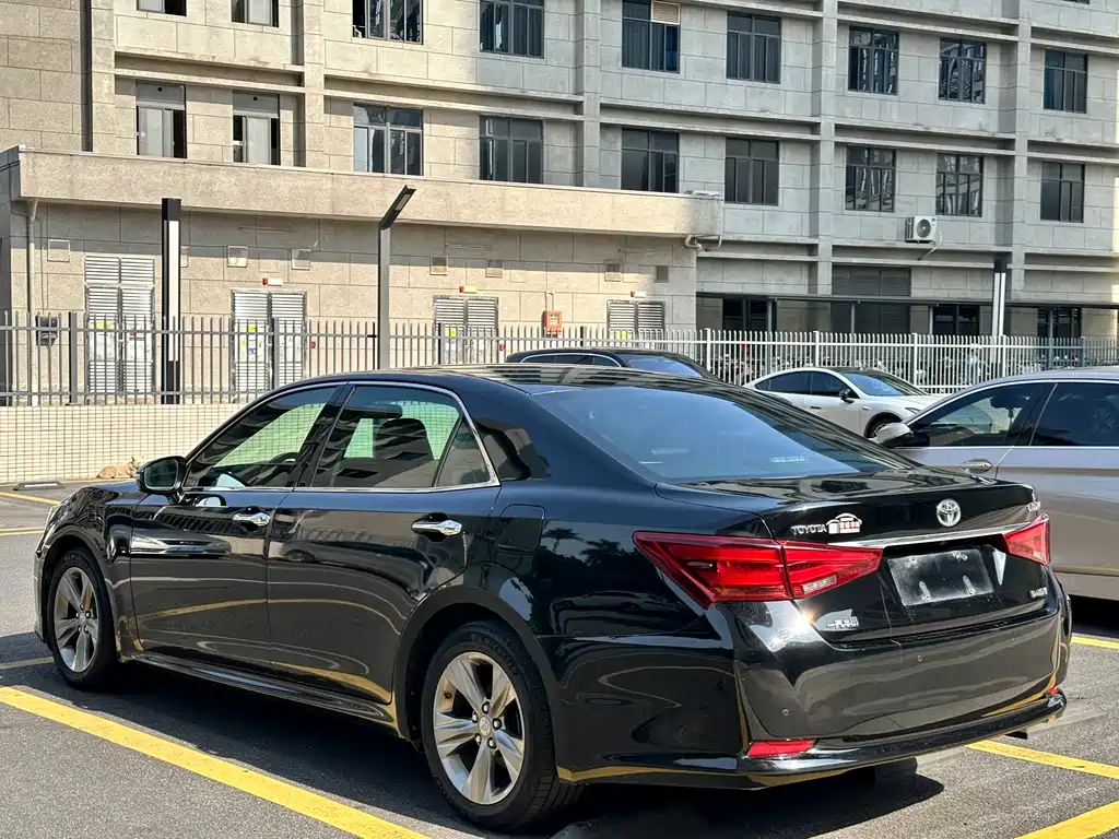 Toyota Crown 2016 — фото 13