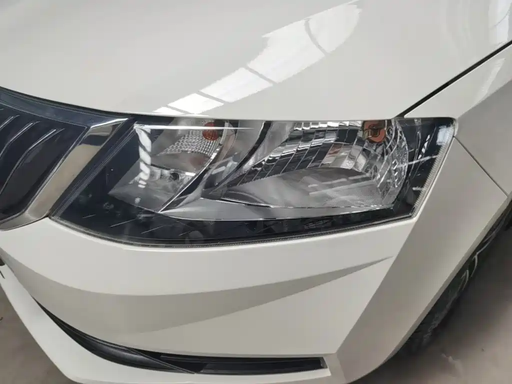 Skoda Rapid Spaceback 2018 — фото 24