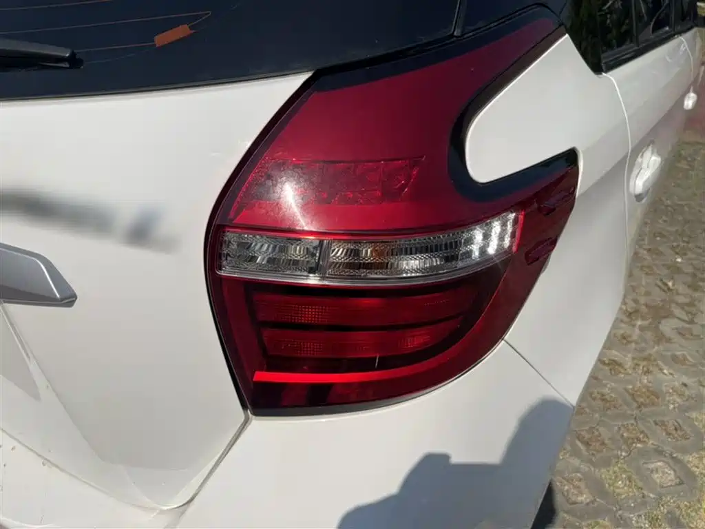 Toyota Yaris L 2020 — фото 25