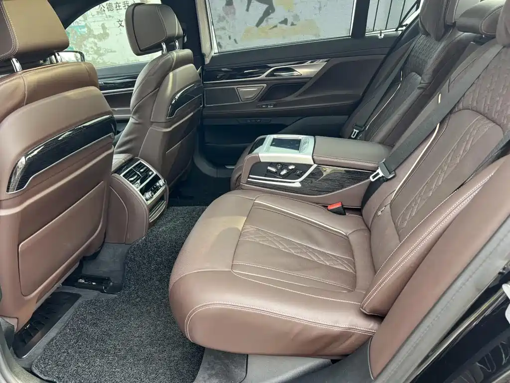 BMW 7 Series 2021 — фото 12