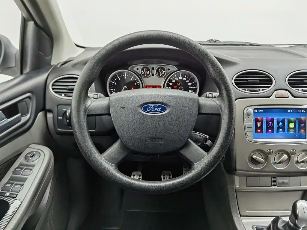 Ford Focus 2015 — фото 11