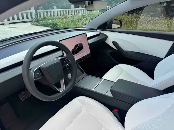 Tesla Model 3 2024