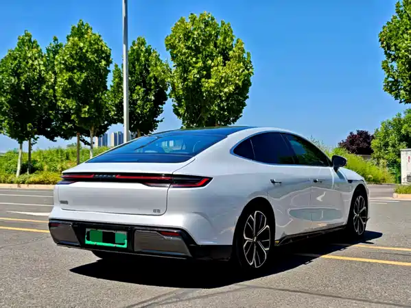 Geely Galaxy E8 2025