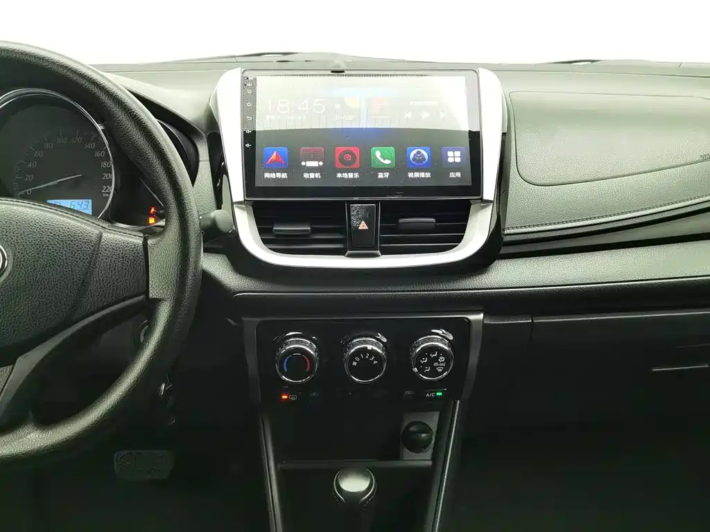 Toyota Yaris L 2017 — фото 12