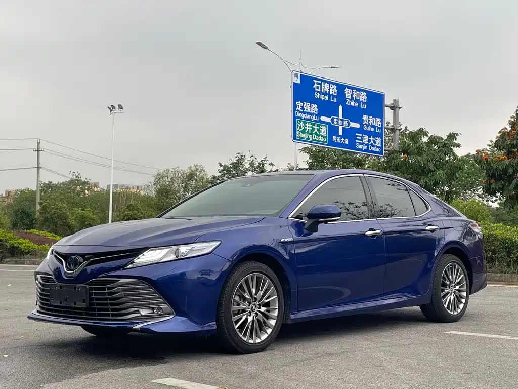 Toyota Camry 2018 — фото 1