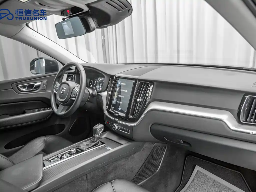 Volvo XC60 2019 — фото 13