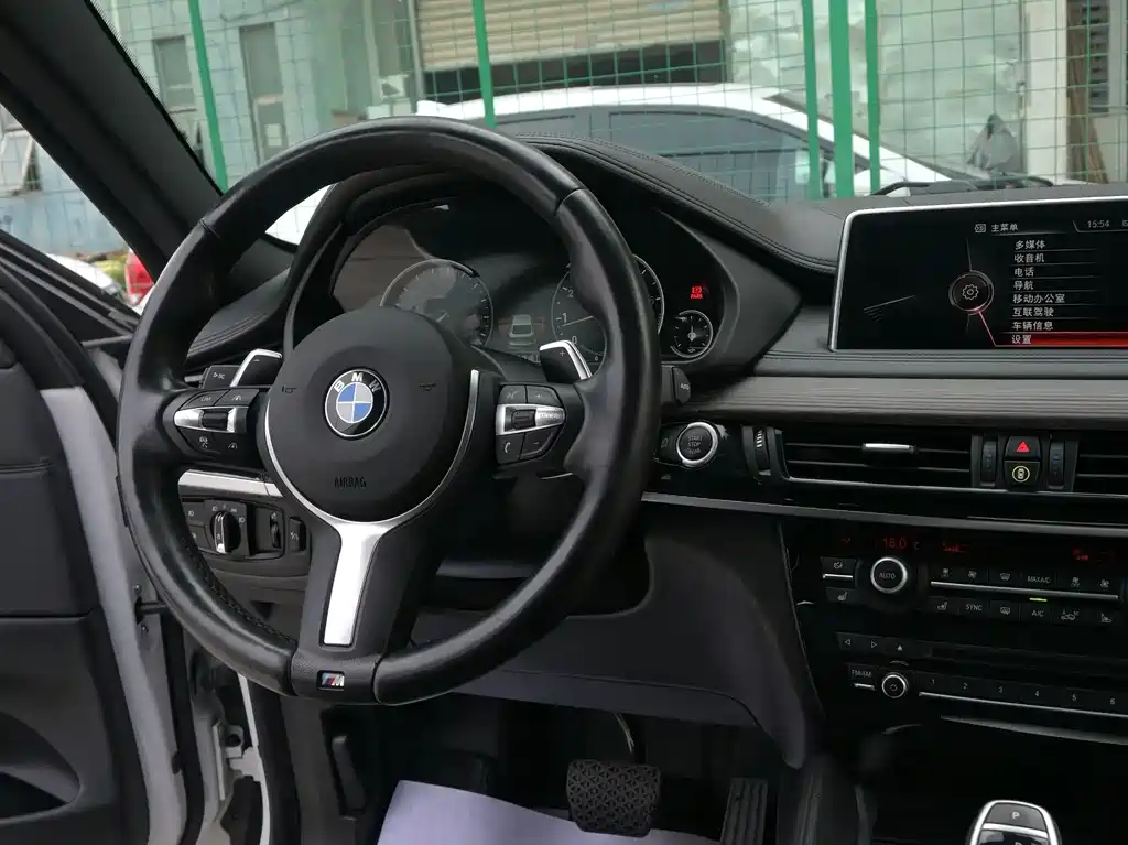BMW X6 2016 — фото 10