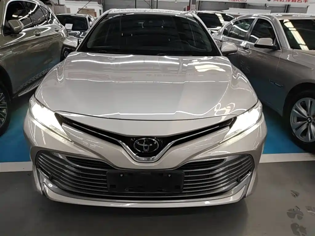 Toyota Camry 2018 — фото 3