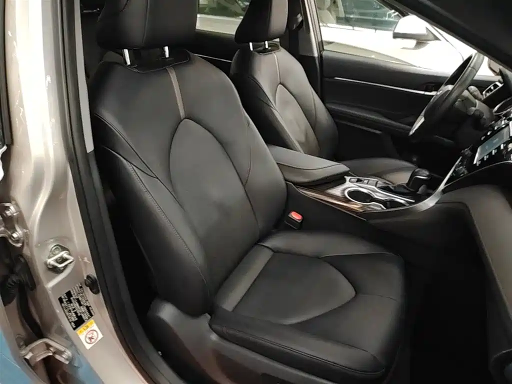 Toyota Camry 2018 — фото 25