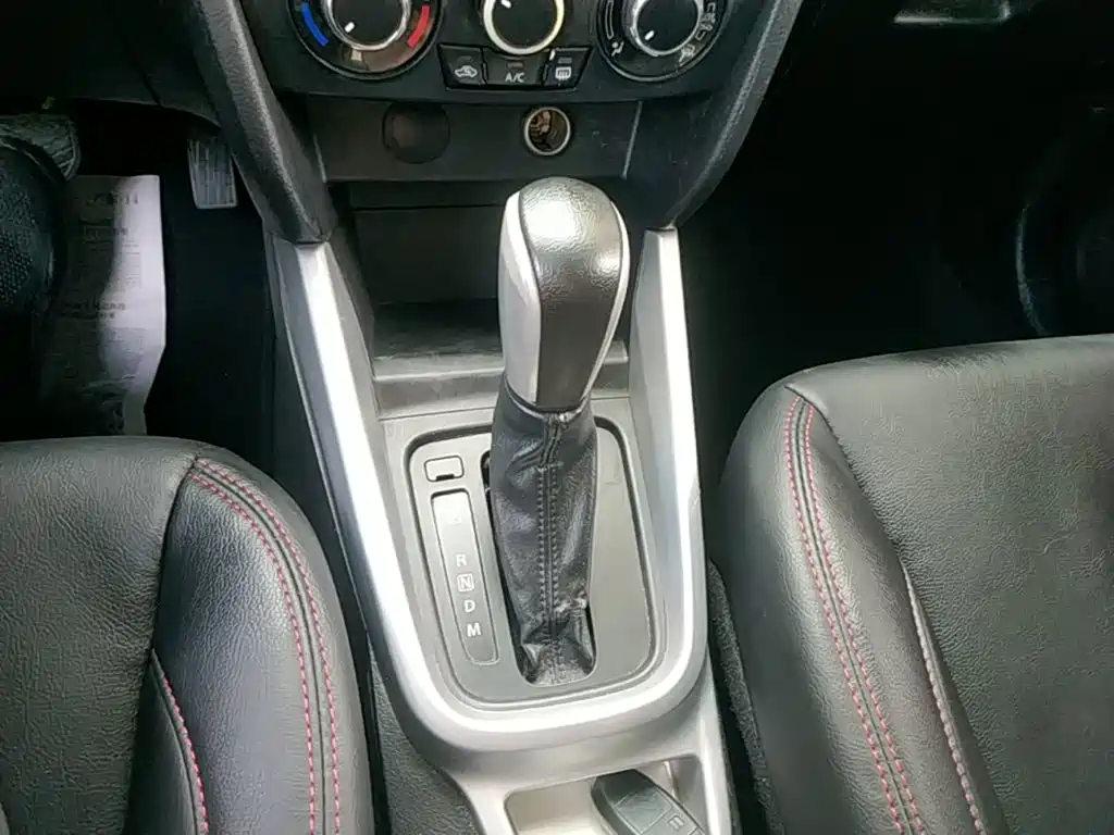 Suzuki Vitara 2016 — фото 14