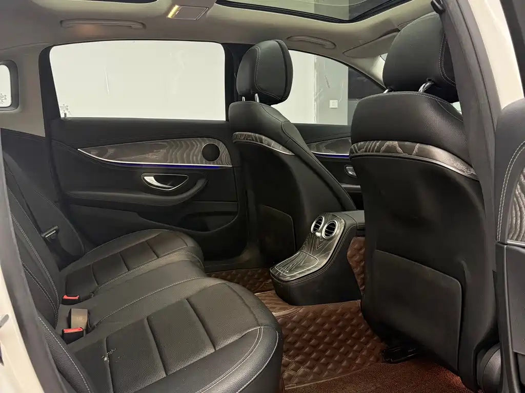 Mercedes-Benz E-Class 2020 — фото 17