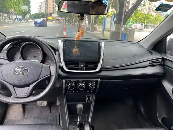 Toyota Yaris L 2021