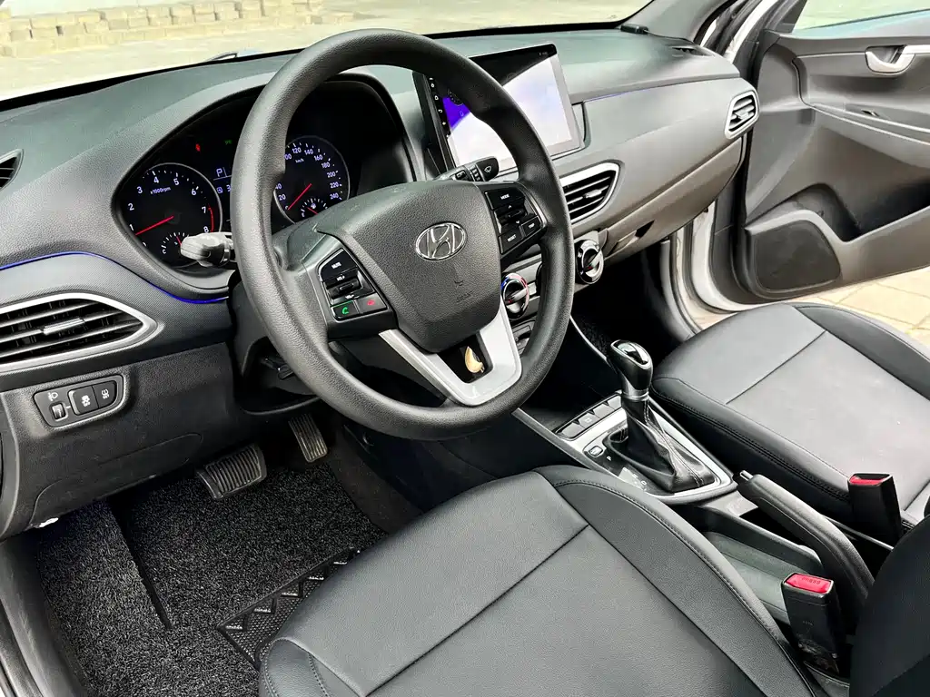 Hyundai Elantra 2017 — фото 15
